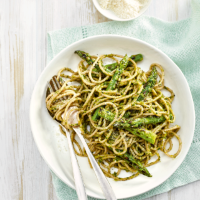 Chargrilled asparagus with spaghetti & pesto